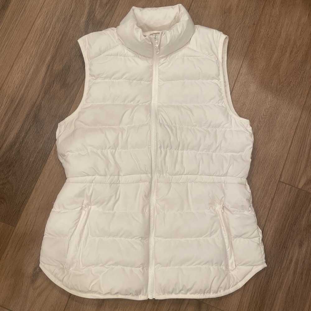 Fabletics Essential Sleeveless Full Zip Puffer Vest, Cream Medium Excellent